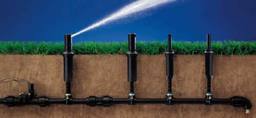 Un impianto di irrigazione, che può essere utilizzato per fornire acqua ai campi coltivati, è una soluzione efficiente ed economica per mantenere le colture in salute.