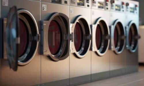 immagine di diverse lavatrici e asciugatrici industriali